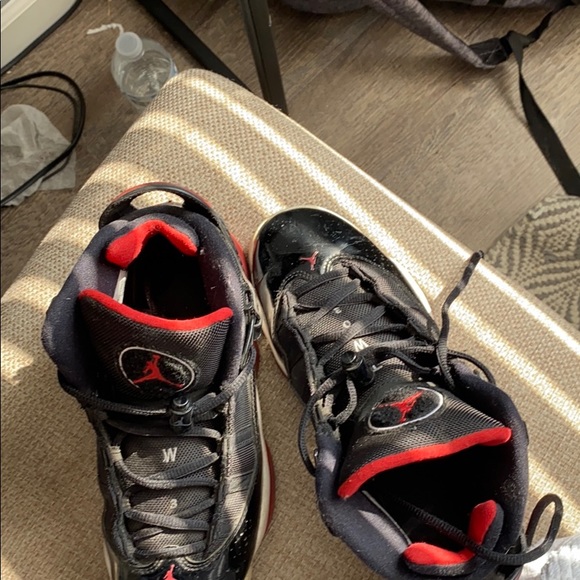 Iam selling some jordans - Picture 2 of 4